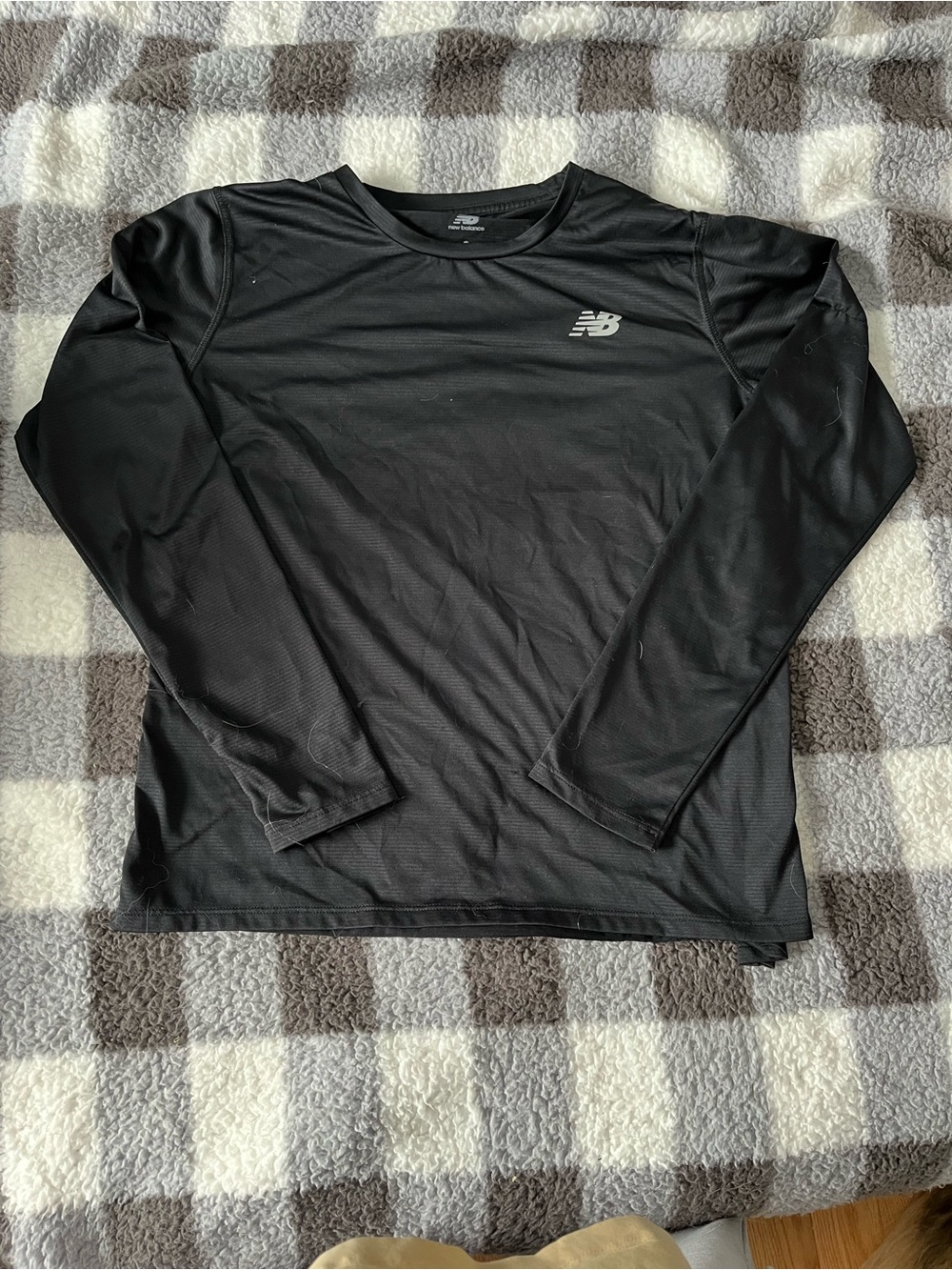 New balance activewear long sleeve shirt black